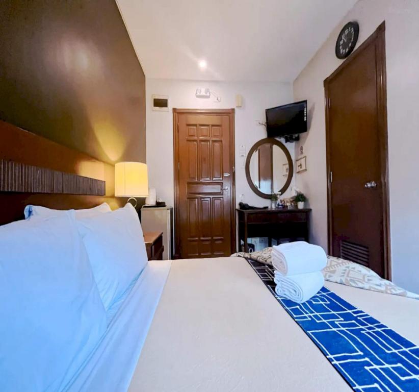 Фото Townhouse Oak Avitel Hotel