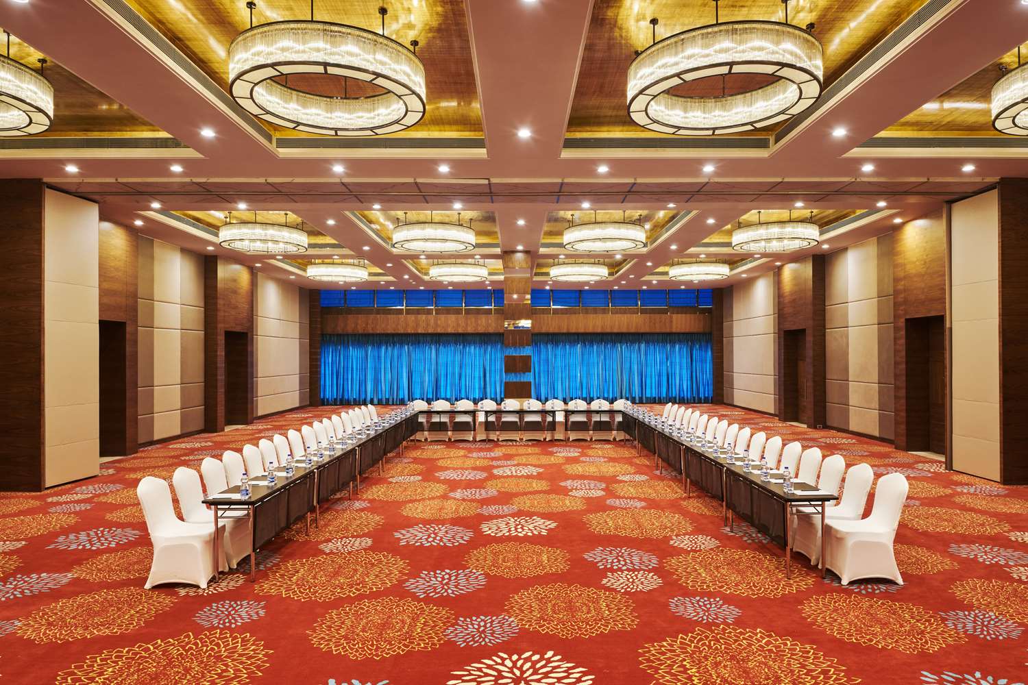 Фото Hilton Garden Inn Lucknow