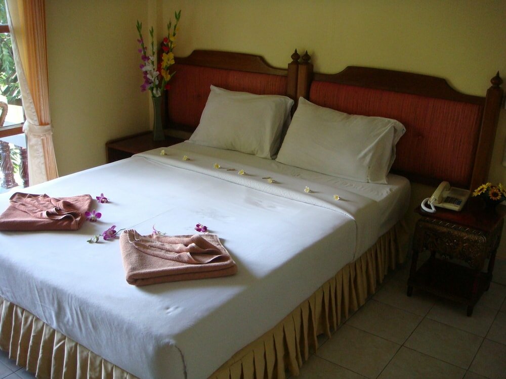 Фото Baan Karon Hill Phuket Resort