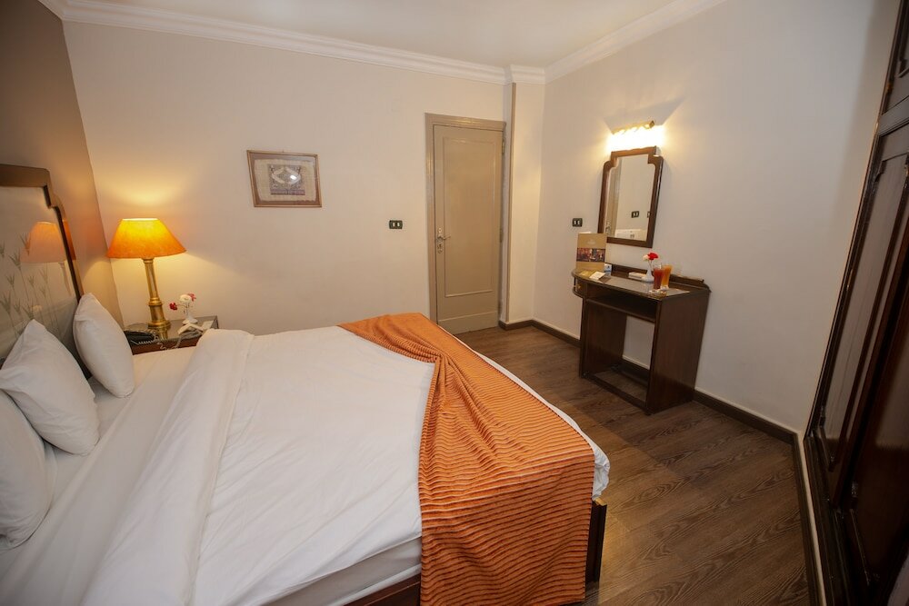 Фото Zayed Hotel