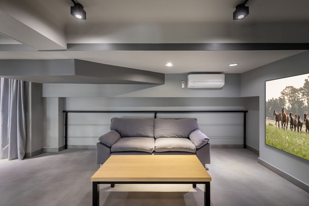 Фото Milhouse Avenue