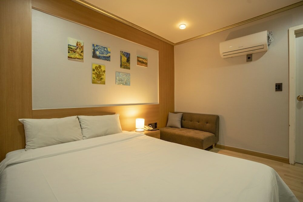 Фото Jeju Stay Hotel