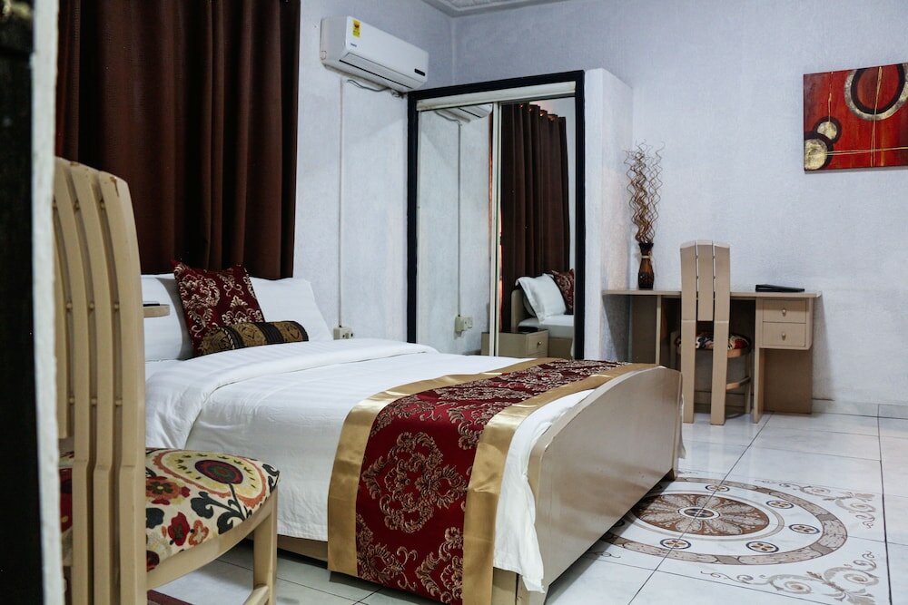 Фото Hill View Hotel McCarthy Hills