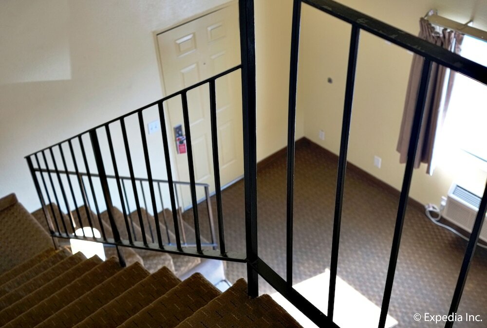 Фото Key Inn & Suites