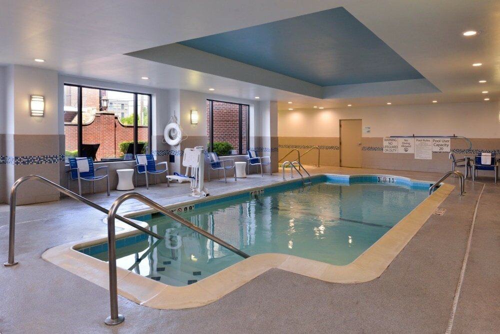 Фото Holiday Inn Express Hotel & Suites Indianapolis Dtn-Conv Ctr, an Ihg Hotel