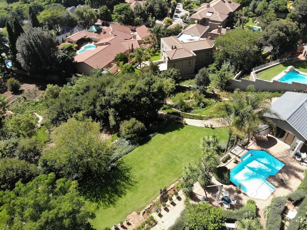 Фото Over The Moon Guesthouse