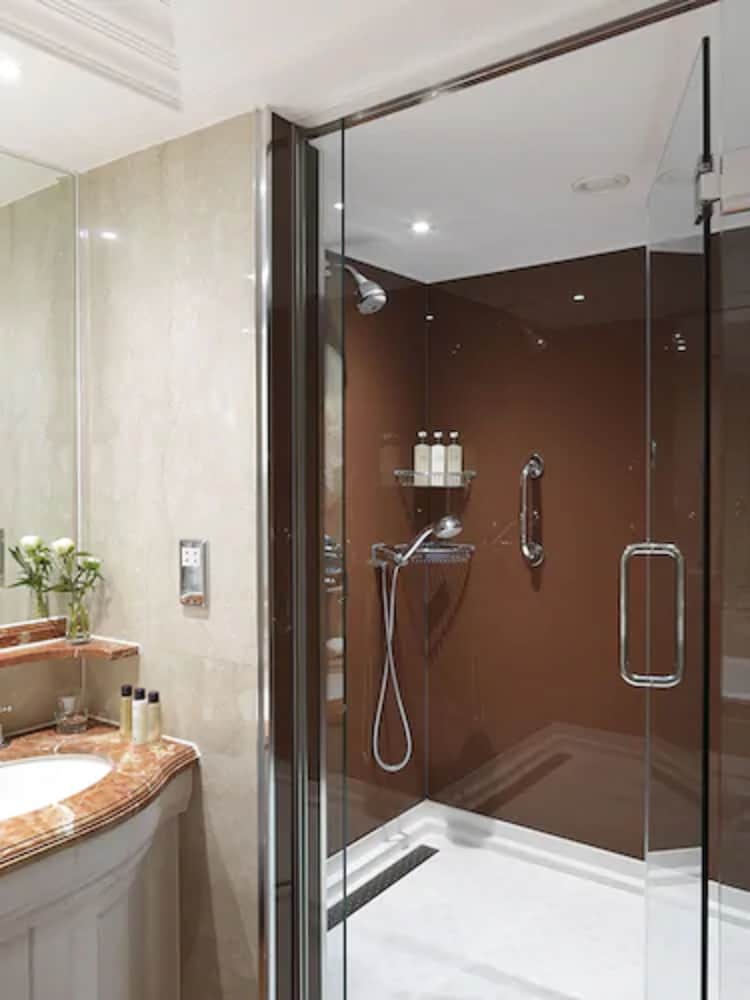 Фото The Athenaeum Hotel & Residences