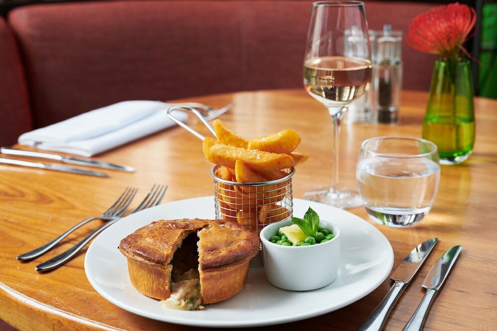 Фото Hard Days Night Hotel