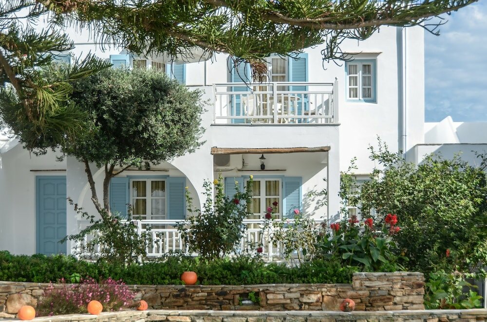 Фото Birikos Hotel & Suites