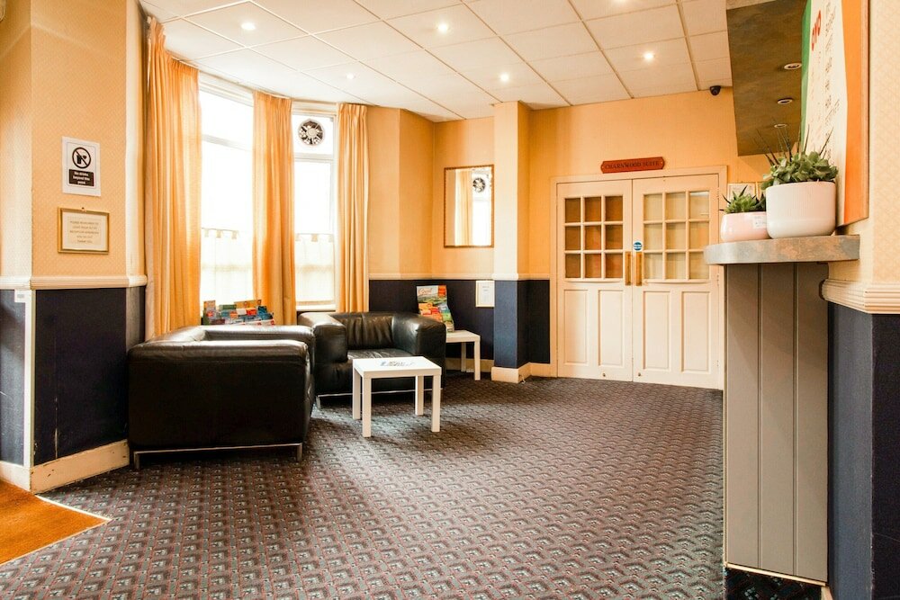 Фото Oyo Flagship Cardiff Central