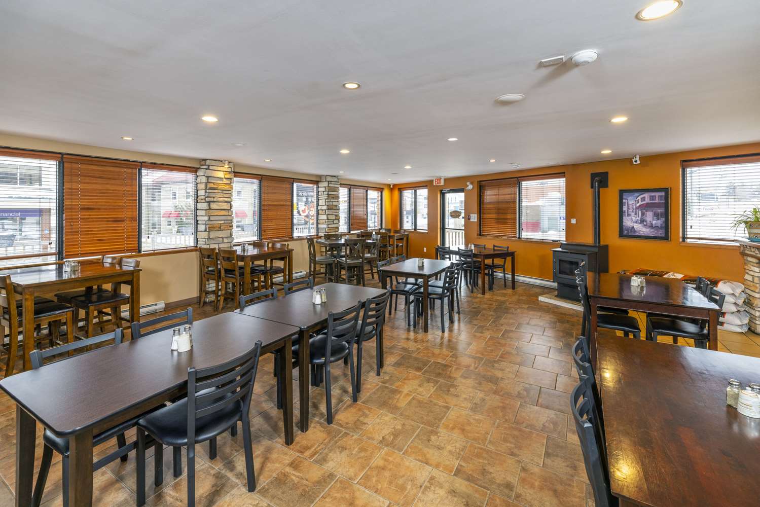 Фото Econo Lodge Miramichi