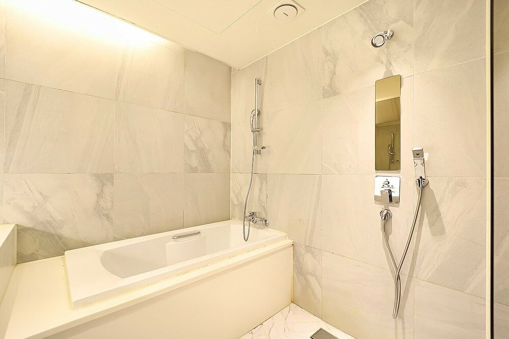 Фото Hotel Londoner Yongwon