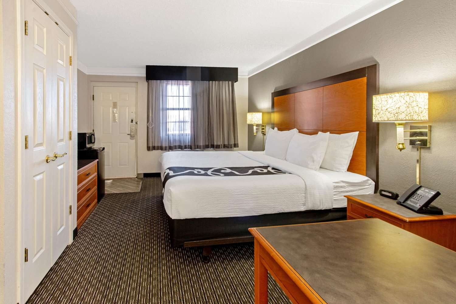 Фото La Quinta Inn by Wyndham Santa Fe