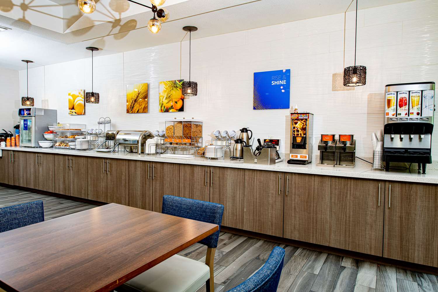 Фото Comfort Suites Oil Center