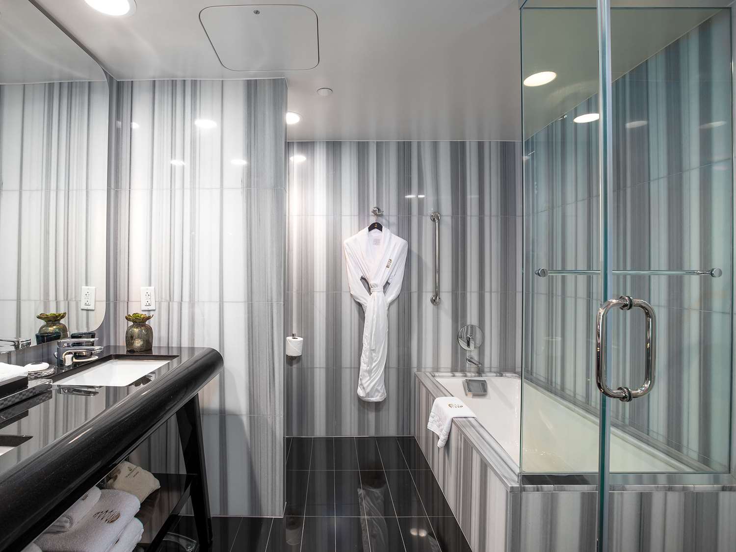 Фото The Watergate Hotel