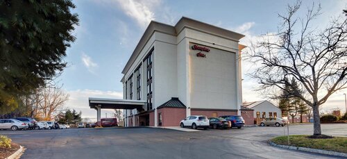 Внешний вид отеля Hampton Inn Portsmouth Central в Портсмуте, фото 1