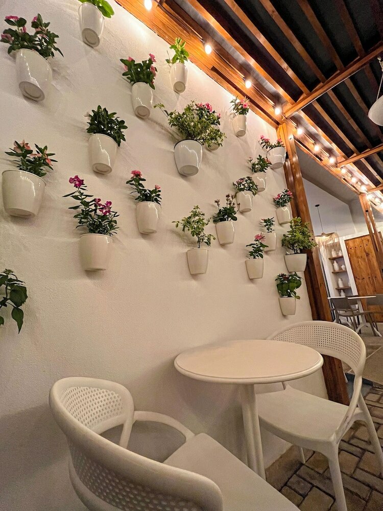 Фото Azure Lofts & Pool Hotel