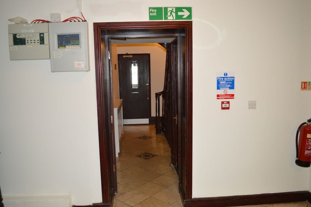 Фото The Globe Hotel