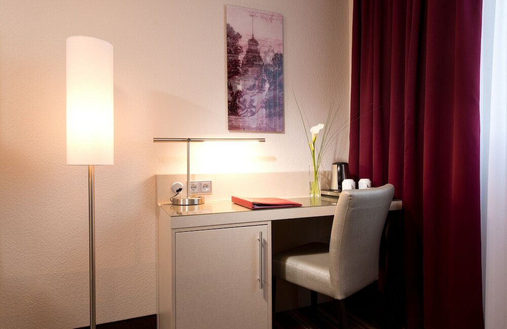 Фото Leonardo Hotel Köln