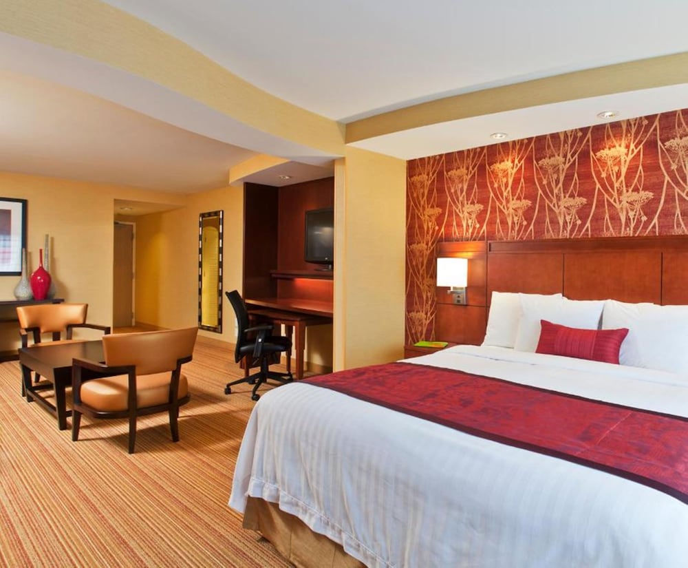 Фото Courtyard by Marriott Buffalo Amherst/University