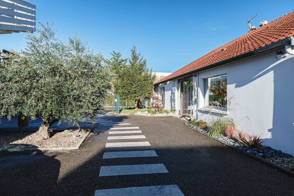 Фото Hotel Campanile Lyon Est Bron Eurexpo