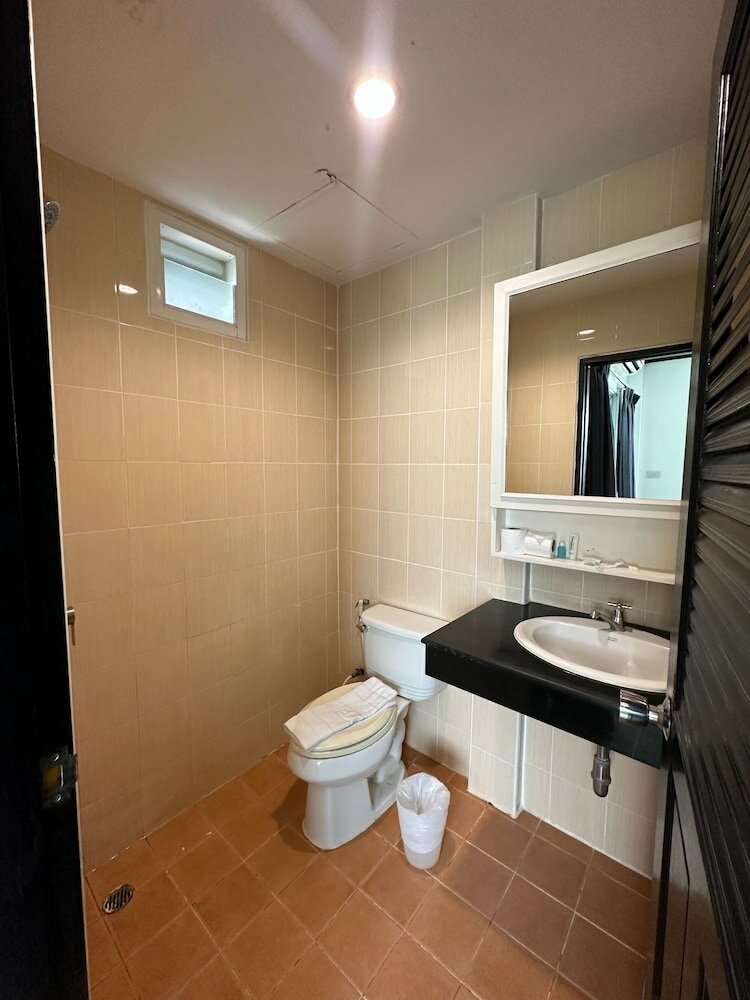 Фото Hallo Patong Hotel & Restaurant