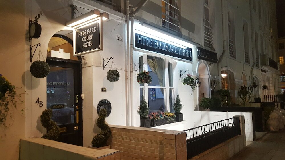 Фото Hyde Park Court Hotel
