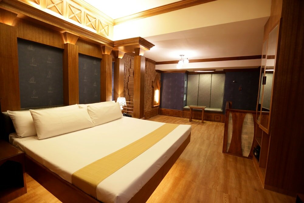 Фото Victoria Court Cuneta