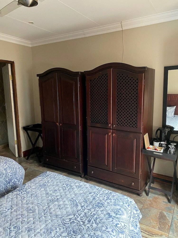 Фото MacGregors Guest House