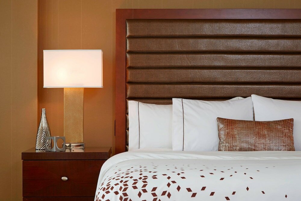 Фото Renaissance St. Louis Airport Hotel