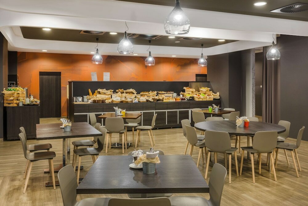 Фото Park Inn by Radisson Budapest