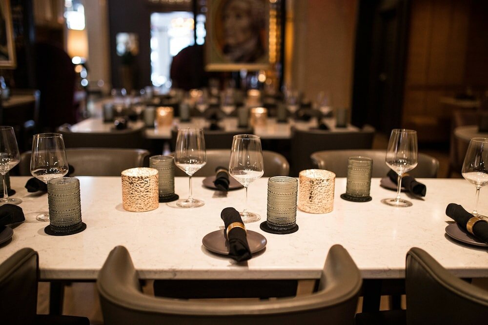 Фото Ambassador Hotel Kansas City, Autograph Collection