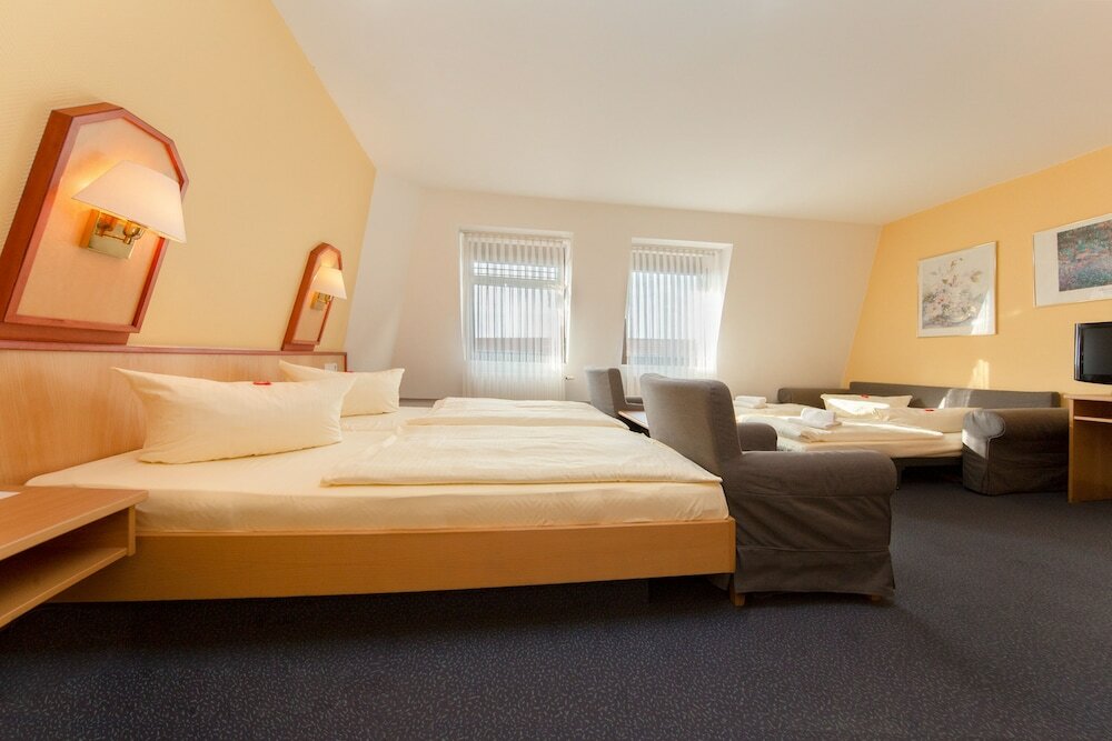 Фото Montana Hotel