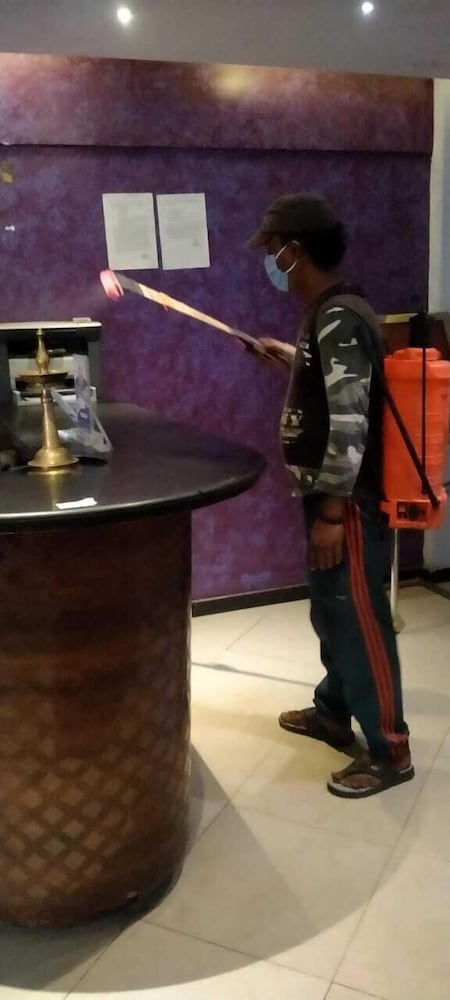 Фото Lals Plaza Hotel