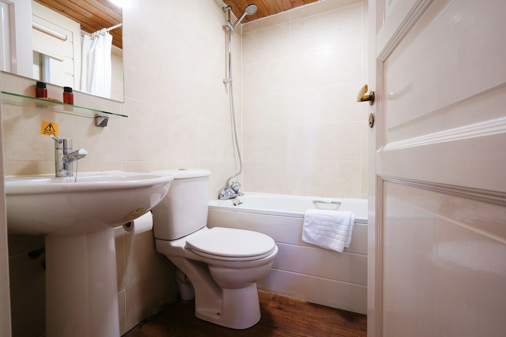 Фото Chevin Country Park Hotel & SPA