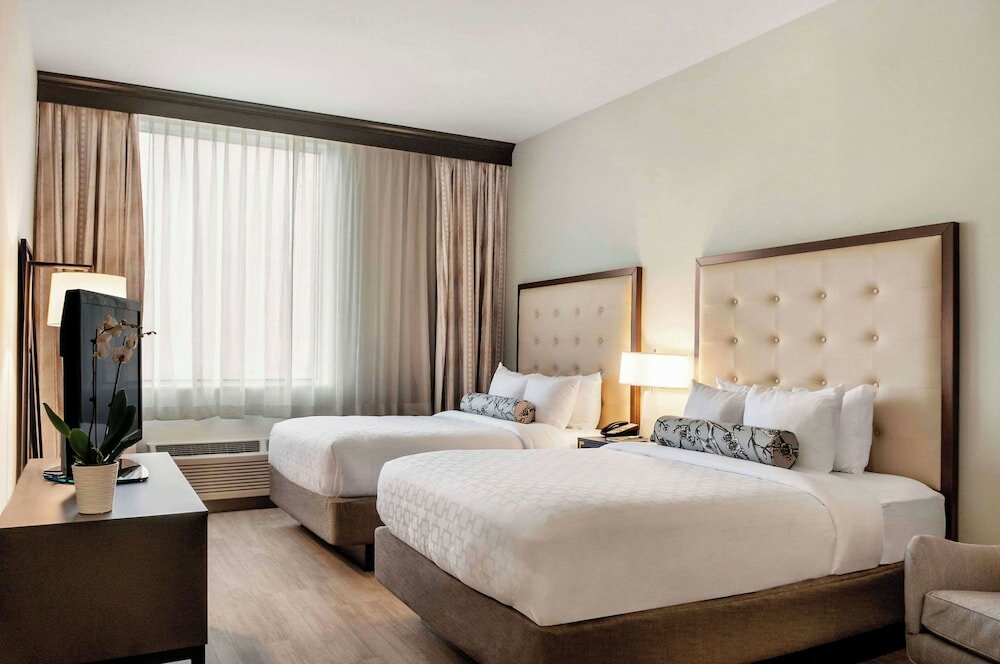 Фото St Charles Coach House, Ascend Hotel Collection