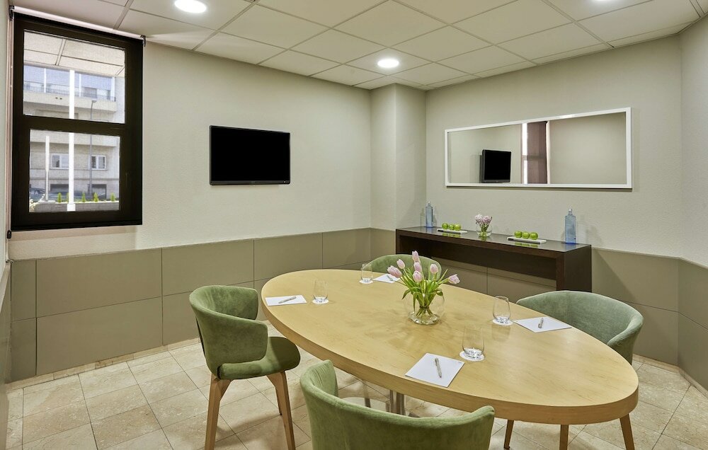 Фото Nh Madrid Paseo de la Habana