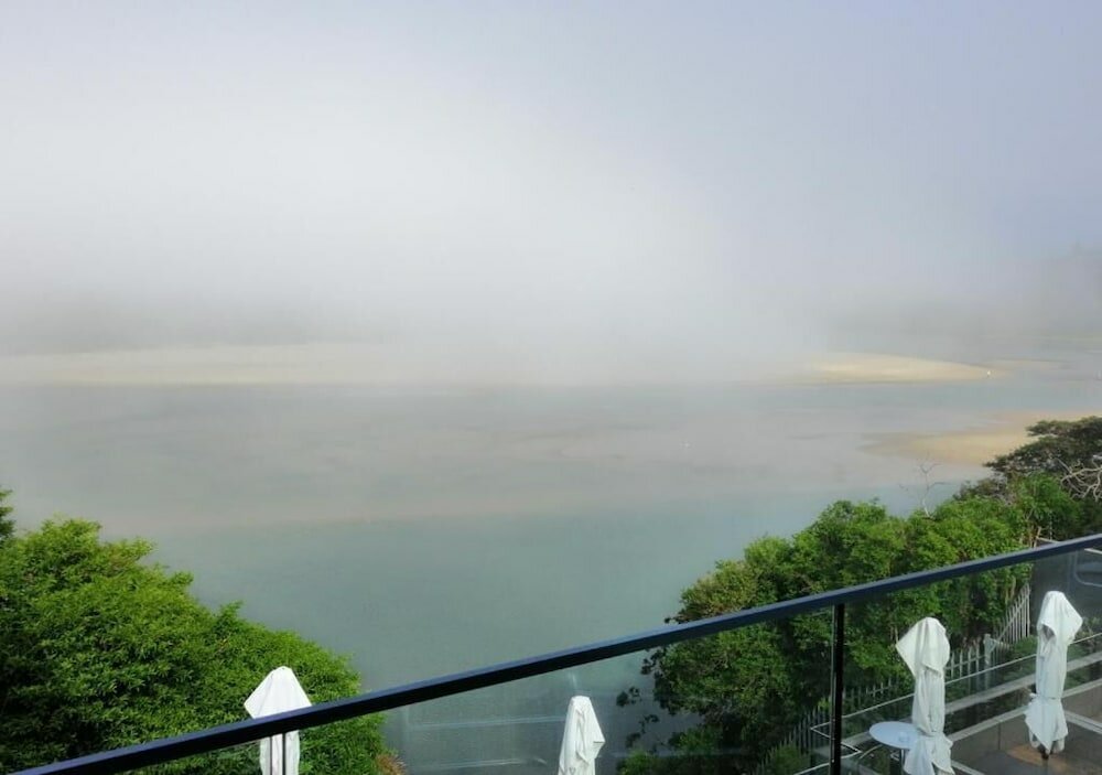 Фото Blue Lagoon Hotel and Conference Centre