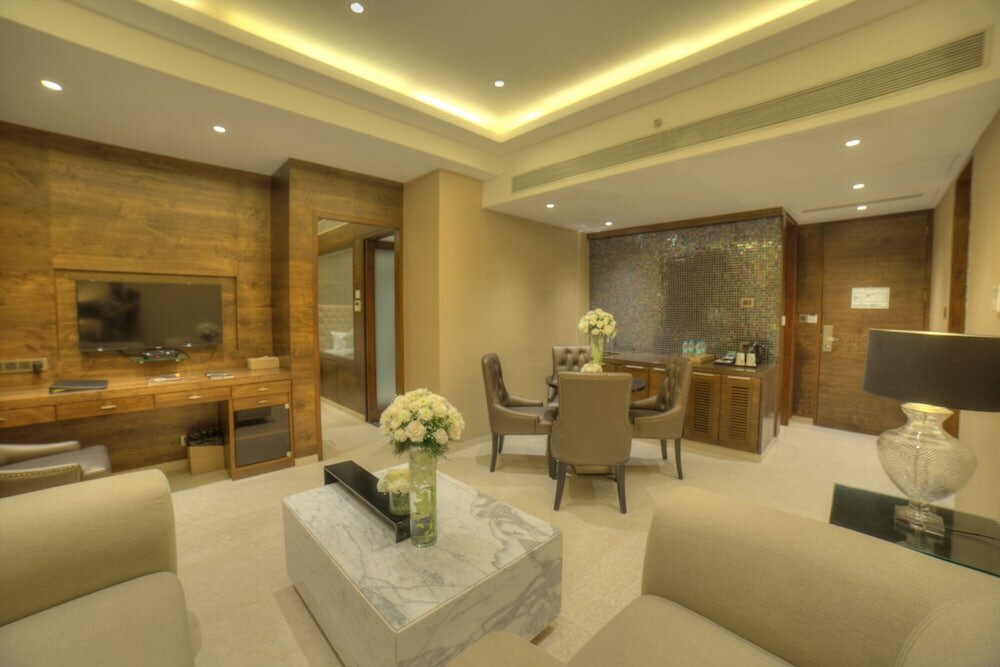 Фото Goldfinch Hotel Mumbai