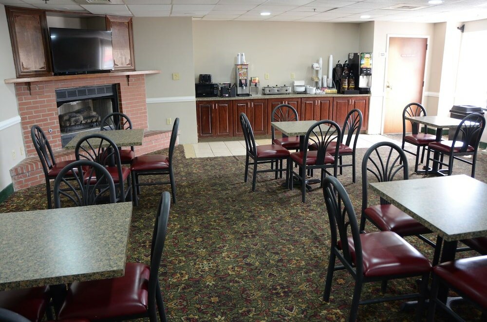 Фото Super 8 by Wyndham Louisville/Expo Center