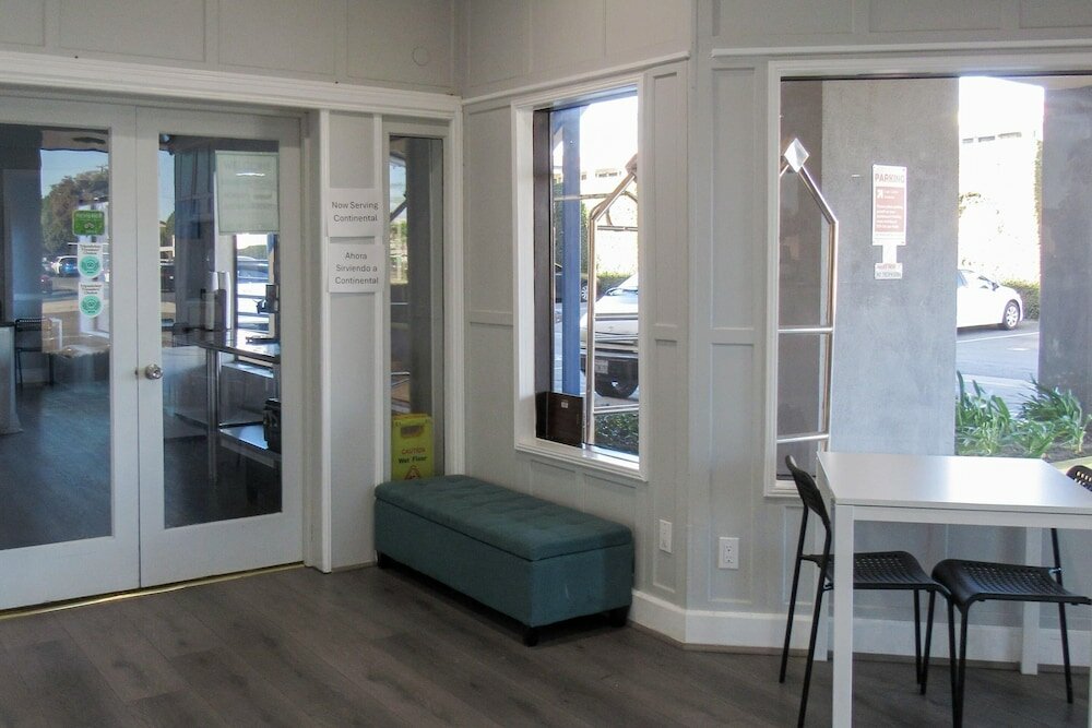 Фото Capri Suites Anaheim