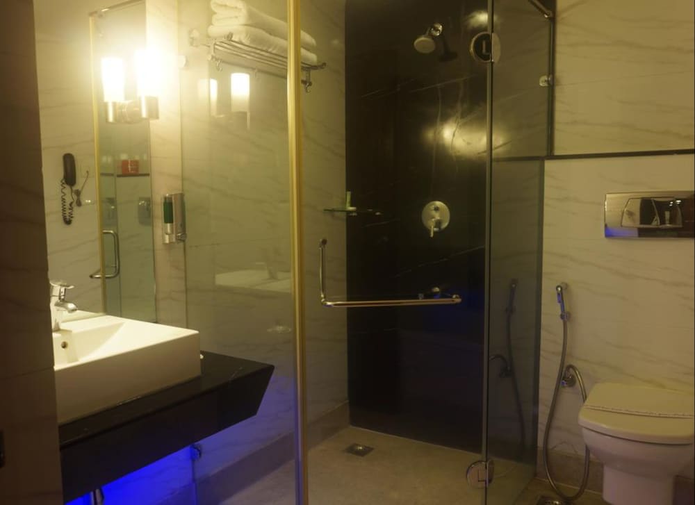 Фото Sfo Hotel and Suites