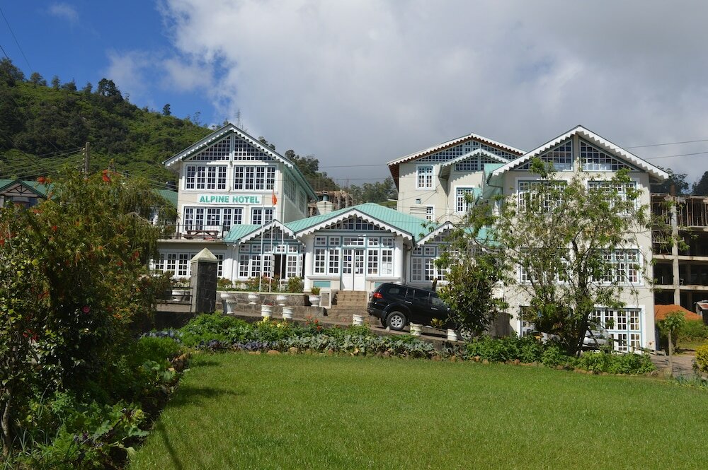 Фото Alpine Hotel