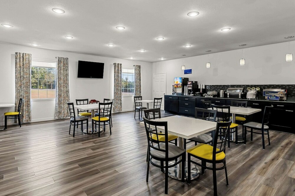 Фото Best Western Sherwood Inn & Suites