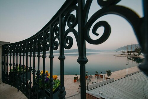 Гостиница Hotel La Roche в Тивате