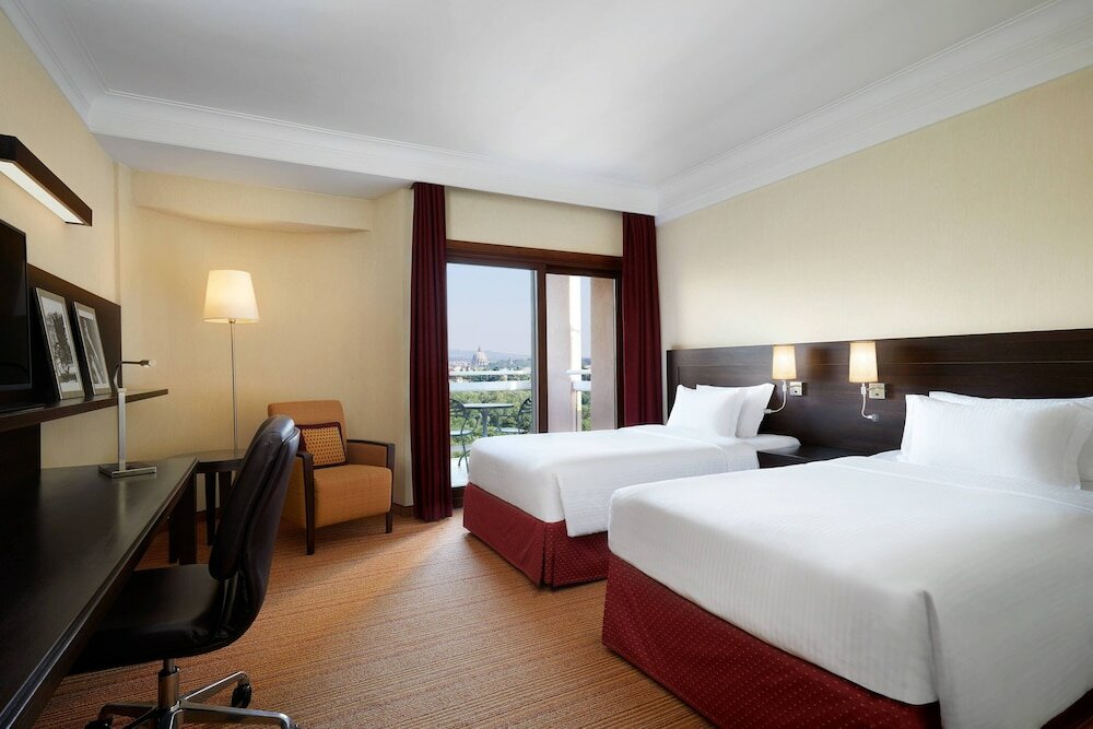 Фото Courtyard by Marriott Rome Central Park