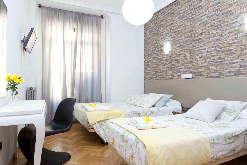 Фото Hostal Hispano Gran Vía