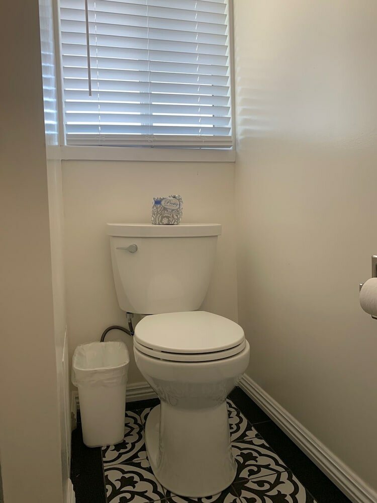 Фото Oasis Inn & Suites