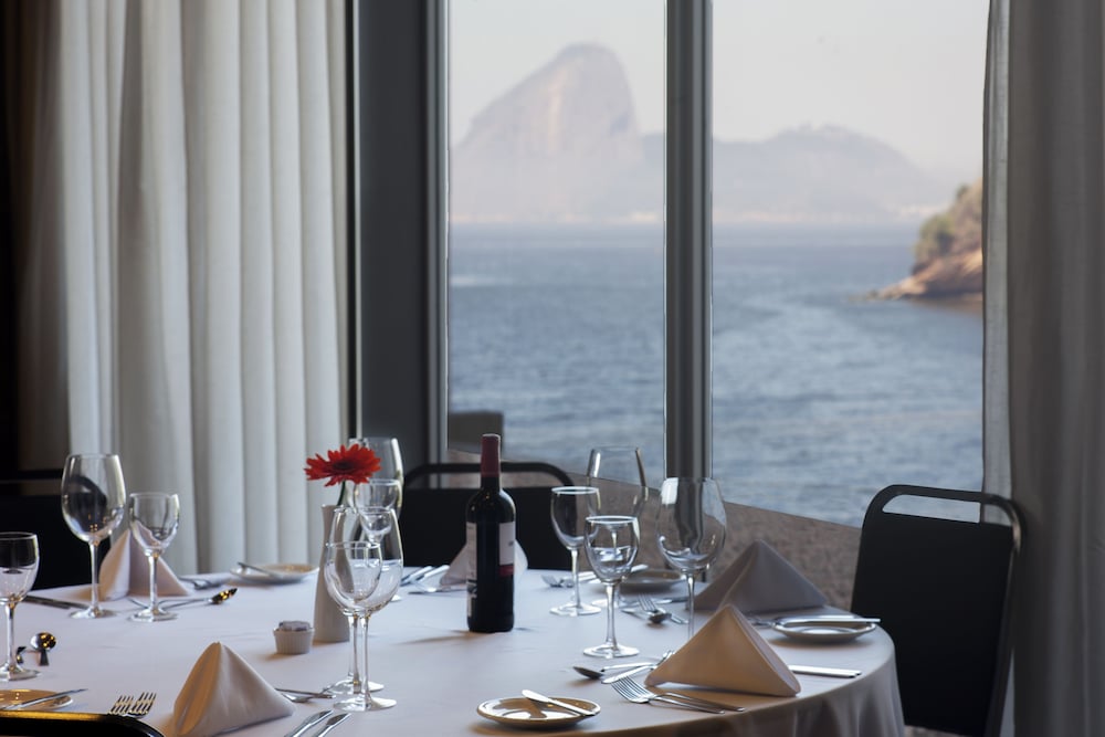 Фото H Niteroi Hotel