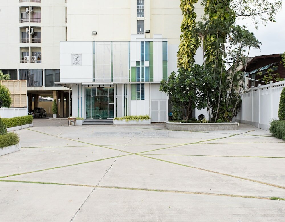 Фото The Legacy Hotel